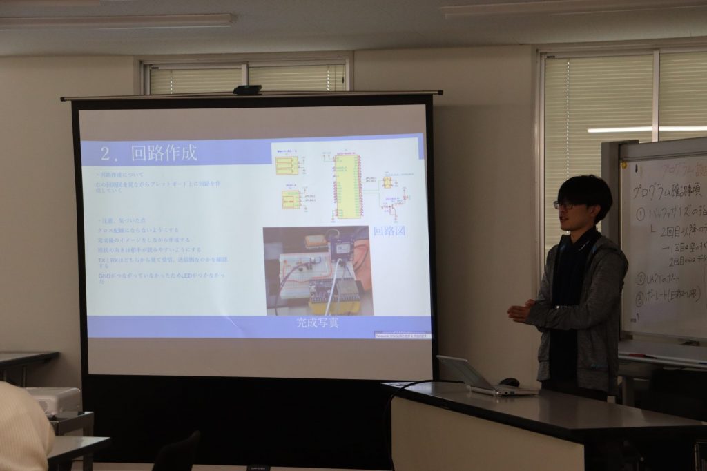 学生の皆さんが仕事体験のプレゼンをしている様子。