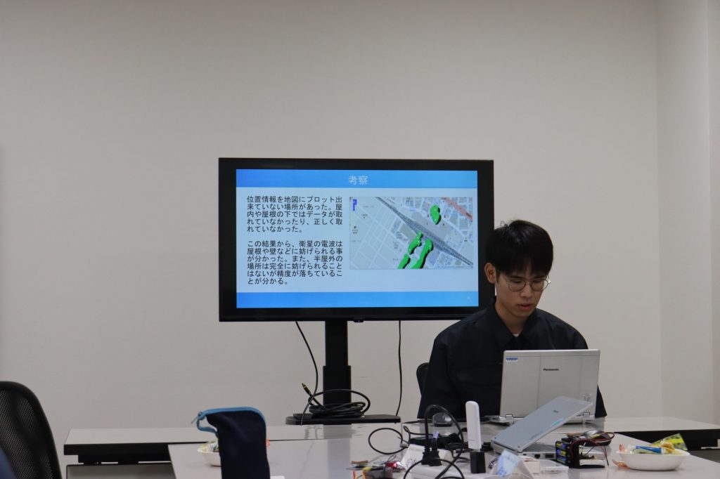 学生の皆さんが仕事体験のプレゼンをしている様子。