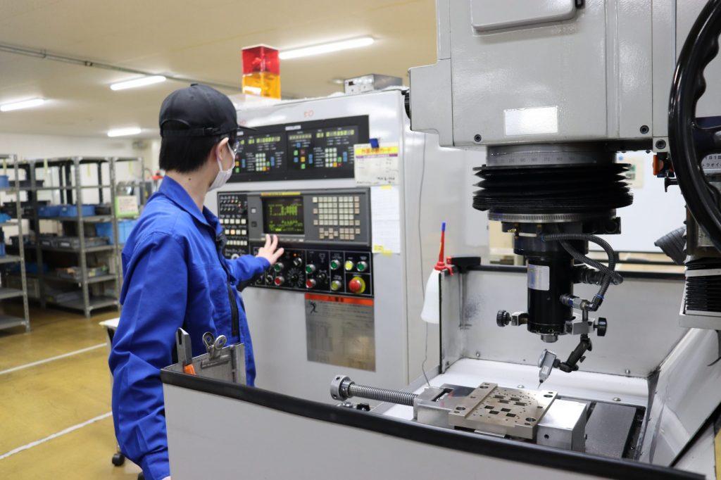 治具研削盤操作風景２