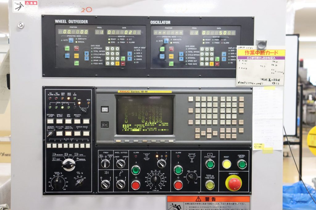 治具研削盤の操作ボタン